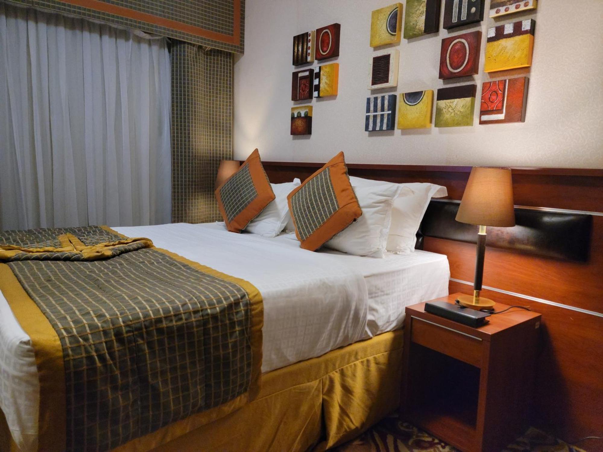 Golden Tulip Al Shakreen Medina Exterior photo